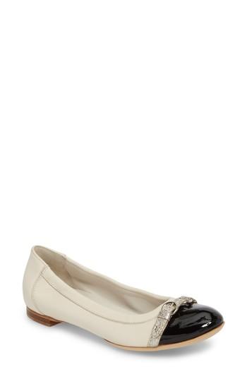 Women's Agl Cap Toe Ballet Flat Us / 36eu - White