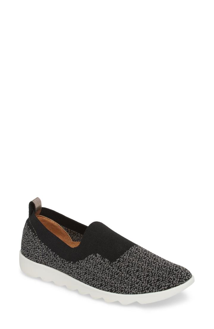 Women's Comfortiva Ginger Sock Fit Sneaker .5 M - Black