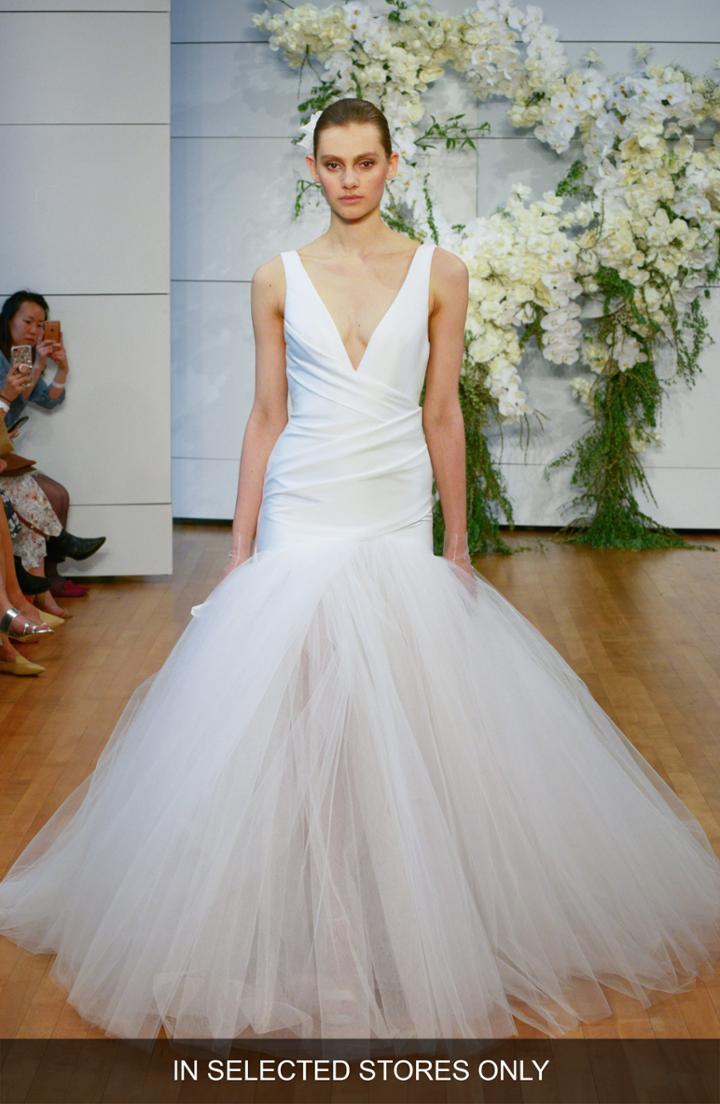 Women's Monique Lhuillier Valerie Plunging Trumpet Gown