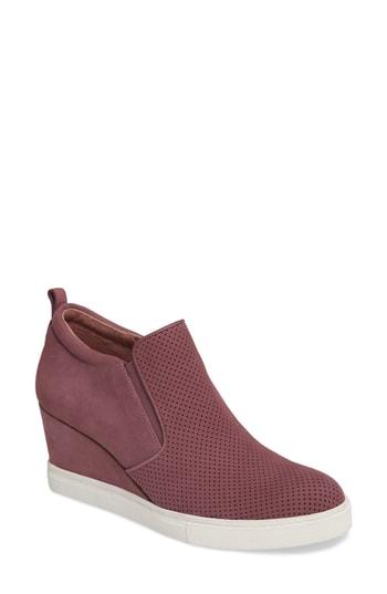 Women's Caslon Aiden Wedge Sneaker .5 M - Burgundy