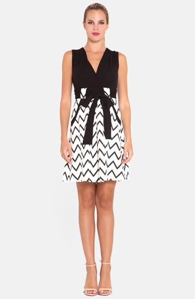 Women's Olian Chevron Print Maternity Dress