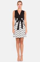 Women's Olian Chevron Print Maternity Dress