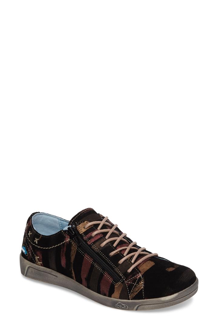 Women's Cloud Aika Low Top Sneaker .5-7us / 37eu - Black