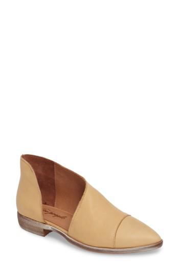 Women's Free People 'royale' Pointy Toe Flat .5us / 39eu - Brown