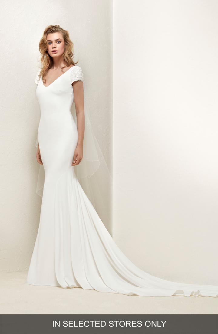 Women's Pronovias Dralan Beaded Sleeve Crepe & Tulle Mermaid Gown, Size - Ivory