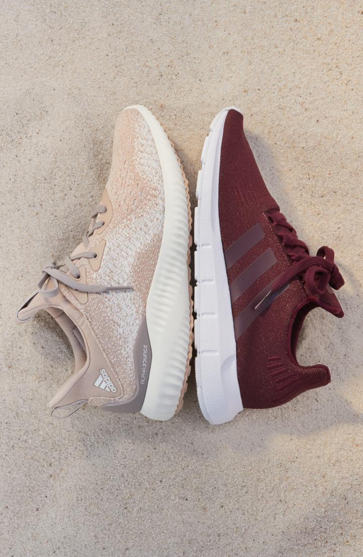 Women's Adidas Swift Run Sneaker Women's / 6 Men's M - Black