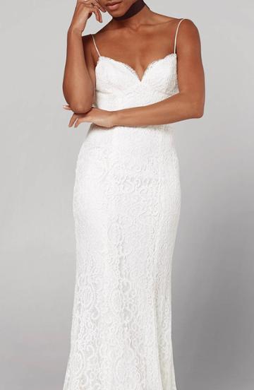 Women's Fame & Partners Sirene Scalloped Lace Gown