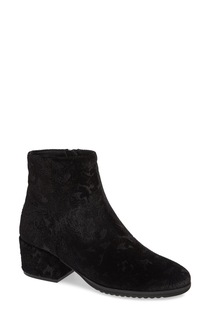 Women's Vaneli Fairyn Bootie M - Black