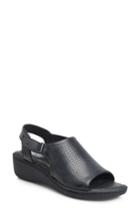 Women's B?rn Wedge Sandal M - Black