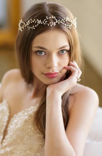 Brides & Hairpins Octavia Pearl & Jeweled Halo & Sash, Size - Metallic