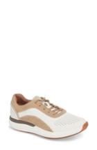 Women's Clarks Un Cruise Sneaker M - White