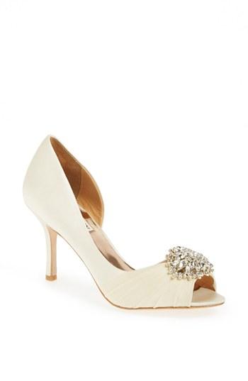 Women's Badgley Mischka 'pearson' Pump .5 M - White