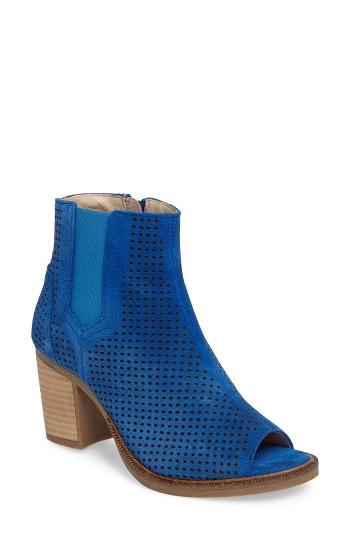 Women's Bos. & Co. Brianna Perforated Chelsea Boot .5-6us / 36eu - Blue