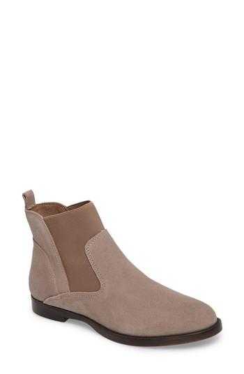 Women's Bella Vita Rayna Chelsea Boot .5 W - Brown