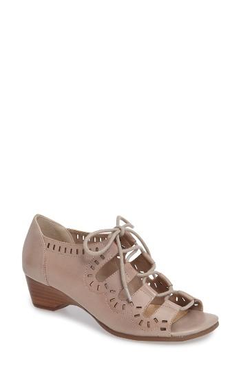 Women's Bella Vita Prescott Ghillie Pump