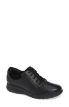 Women's Clarks Unadorn Lace-up Sneaker M - Black