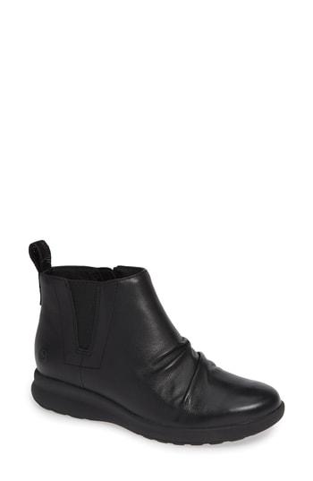 Women's Clarks Un Adorn Bootie M - Black