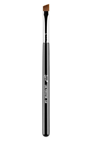 Sigma Beauty E68 Line Perfector(tm) Brush