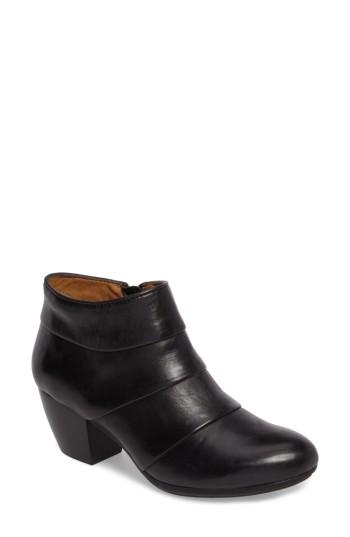 Women's Comfortiva Amesbury Colorblock Bootie .5 M - Black