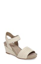 Women's Hush Puppies Eviee Cassale Wedge Sandal W - Beige