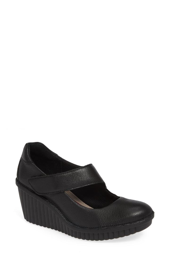 Women's Bionica Darva Wedge Pump .5 M - Black