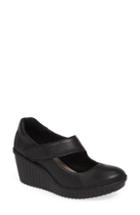 Women's Bionica Darva Wedge Pump .5 M - Black