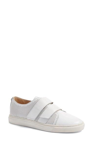 Women's Vince Camuto Brindy Sneaker .5 M - White