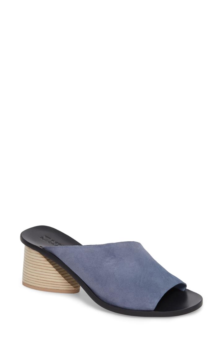 Women's Mercedes Castillo Izar Slide Sandal .5 M - Beige