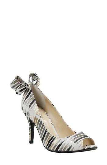Women's J. Renee Ellasee Bow Peep Toe Pump .5 B - White