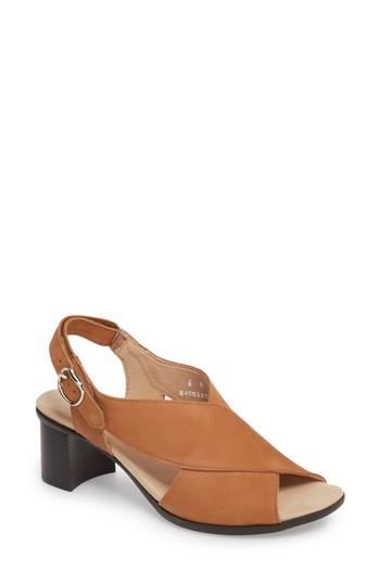 Women's Munro Laine Block Heel Sandal .5 M - Brown