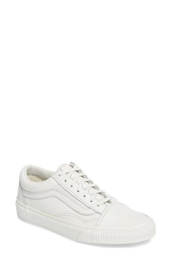 Women's Vans Old Skool Sneaker .5 M - Red