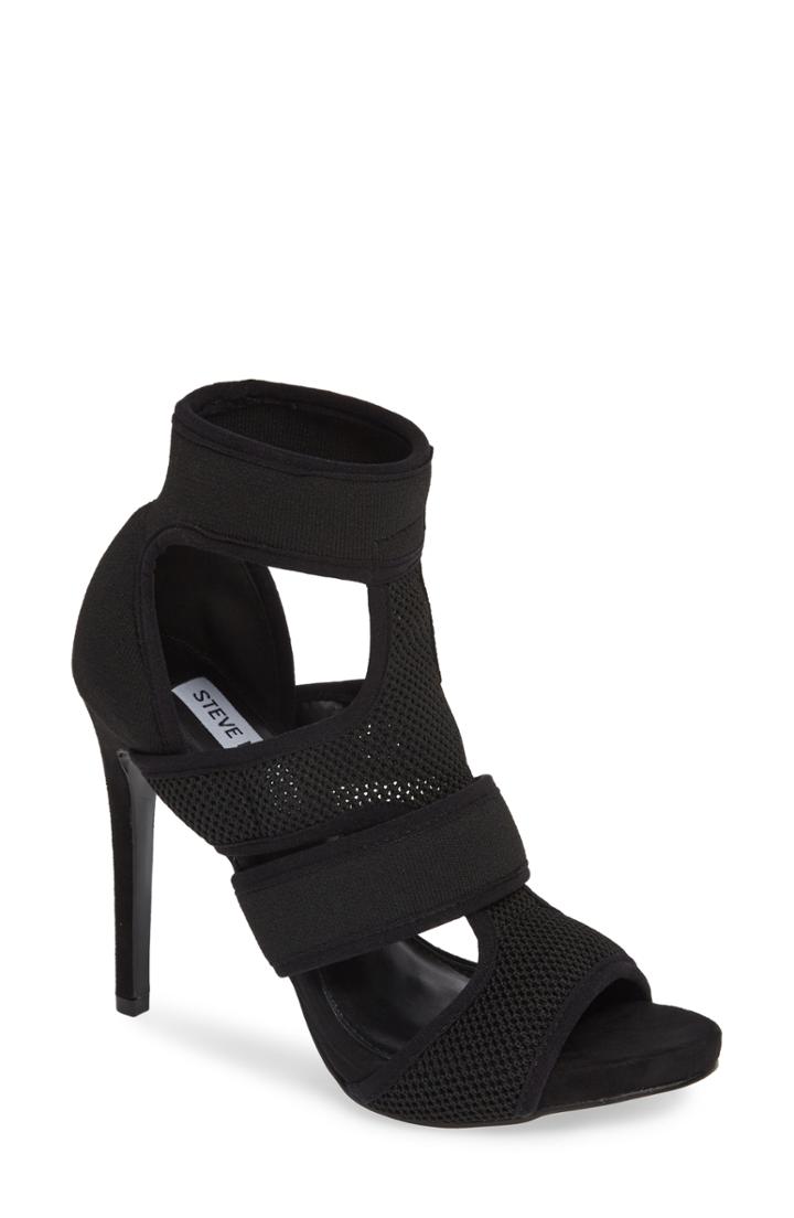 Women's Steve Madden Linked Sandal .5 M - Black