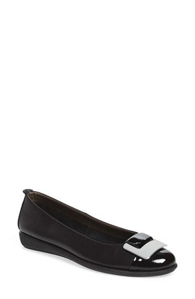 Women's The Flexx 'rise N Curry' Flat .5 M - Black