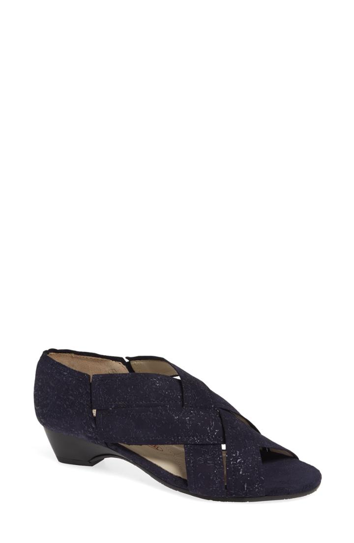 Women's Amalfi By Rangoni Desio Embossed Cross Strap Sandal M - Blue
