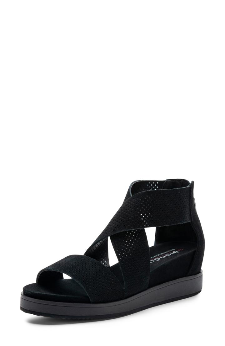 Women's Blondo Cassie Waterproof Sandal .5 M - Black