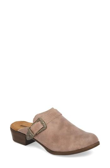 Women's Minnetonka Billie Buckled Clog M - Brown