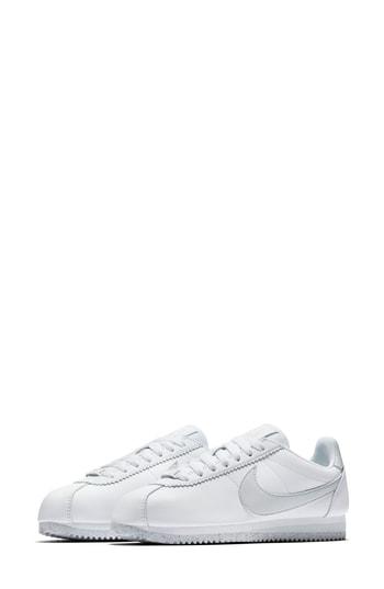 Women's Nike Classic Cortez Flyleather Sneaker M - White