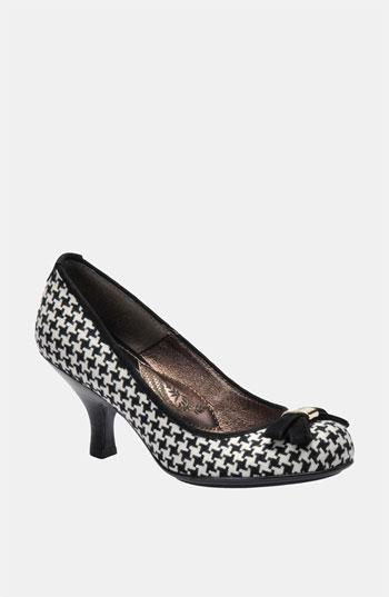 Women's Sofft 'vivian' Kitten Heel Pump