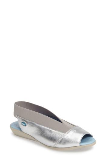 Women's Cloud 'caliber' Peep Toe Leather Flat .5-10us / 41eu - Metallic