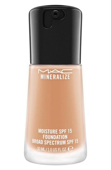 Mac Mineralize Moisture Foundation Broad Spectrum Spf 15 Oz - Nc 37