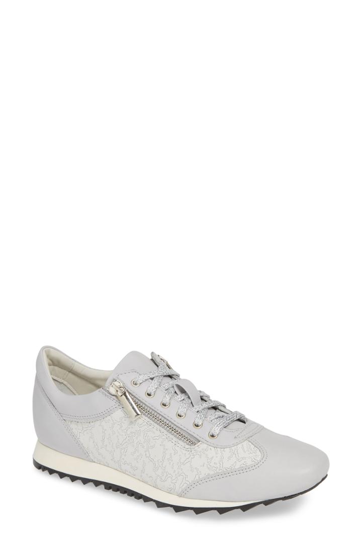 Women's Amalfi By Rangoni Fedro Low Top Sneaker .5 M - White