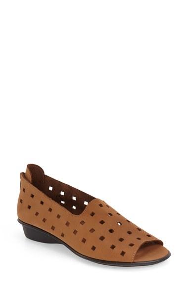 Women's Sesto Meucci 'evonne' Cutout Open-toe Flat M - Brown
