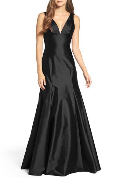 Women's Monique Lhuillier Bridesmaids Deep V-neck Taffeta Trumpet Gown - Black