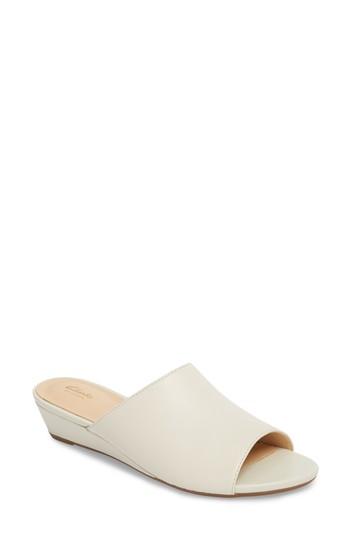 Women's Clarks Parram Waltz Slide Sandal .5 M - White