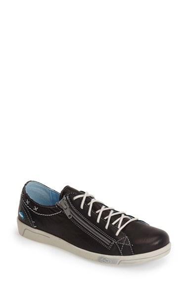 Women's Cloud 'aika' Leather Sneaker .5-7us / 37eu - Black