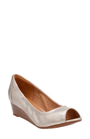 Women's Clarks Vendra Daisy Open Toe Wedge .5 M - Metallic