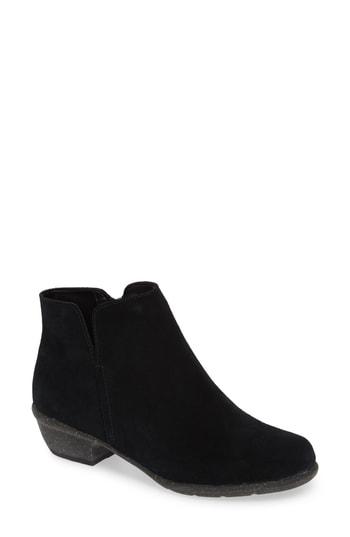 Women's Clarks Wilrose Frost Bootie M - Black
