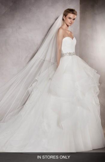 Women's Pronovias Abania Strapless Tulle Ballgown, Size - Ivory