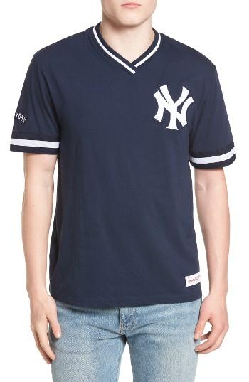 Men's Mitchell & Ness New York Yankees - Vintage V-neck T-shirt