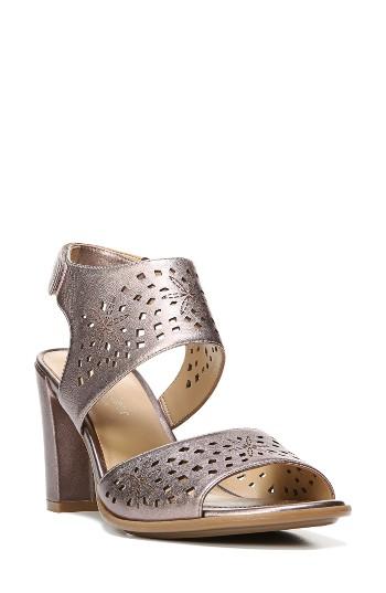 Women's Naturalizer Zinna Perforated Sandal M - Ivory